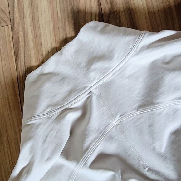 Lululemon LA Oversized Long Sleeve V-neck Hi Low Tunic Pullover in White Opal - Picture 12 of 13